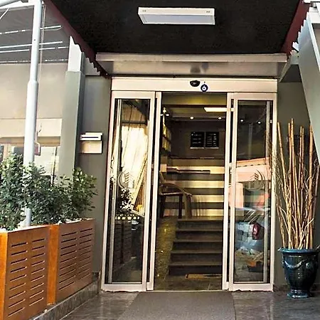 מלון Akoni 3*